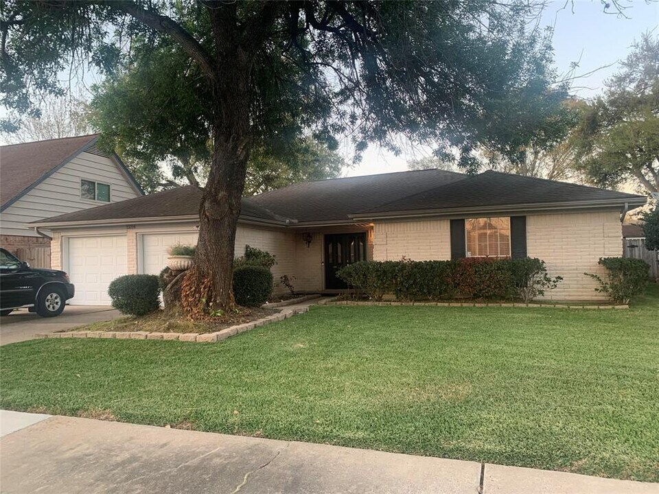1214 Barrowgate Dr in Sugar Land, TX - Building Photo