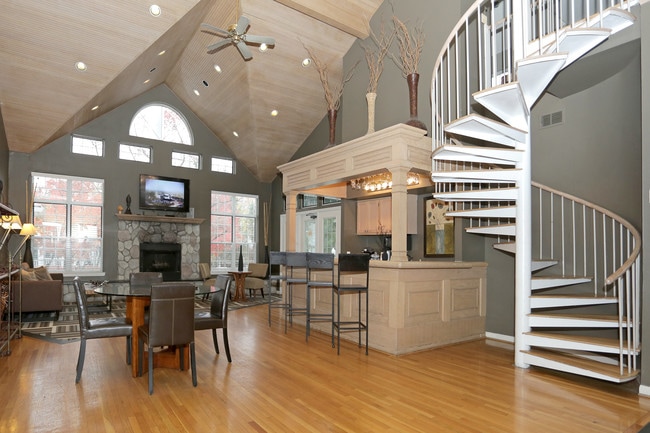 Village Club of Farmington Hills in Farmington Hills, MI - Foto de edificio - Interior Photo
