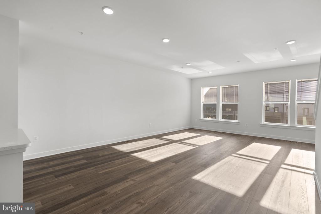 1309 Bracken Ln in Laurel, MD - Building Photo