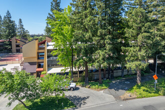 Riverfront Plaza Condominiums in Sacramento, CA - Building Photo - Building Photo