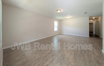 8253 Nussbaum Dr in Jacksonville, FL - Foto de edificio - Building Photo