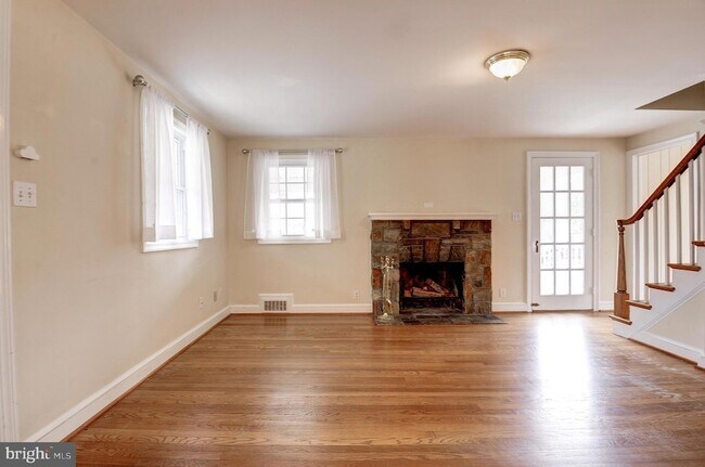 1300 N Taylor St in Arlington, VA - Foto de edificio - Building Photo