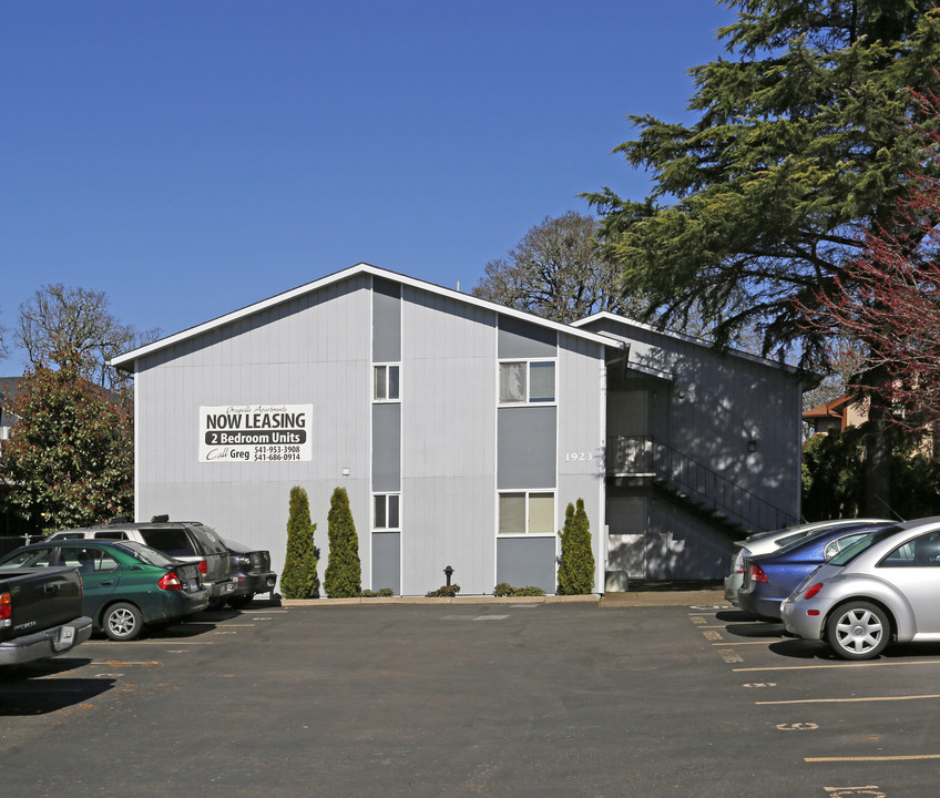 Grayville Apartments in Eugene, OR - Building Photo