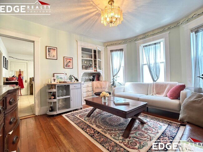 25 Montfern Ave, Unit 1