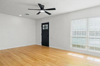 2551 W Summit Ave. in San Antonio, TX - Building Photo - Building Photo