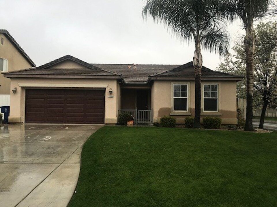 11900 Nebula Ct in Bakersfield, CA - Building Photo