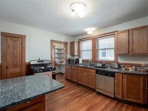 54 Upland Rd in Somerville, MA - Foto de edificio - Building Photo
