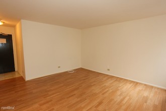 3825 N Pine Grove Ave-Unit -Unit 218 in Chicago, IL - Foto de edificio - Building Photo