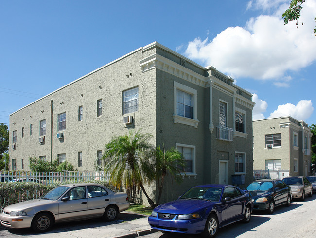 250 NE 32nd St in Miami, FL - Building Photo - Building Photo