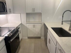 12001 Vista Parke Dr in Austin, TX - Building Photo - Building Photo