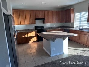 18252 E 52nd Ave in Denver, CO - Foto de edificio - Building Photo