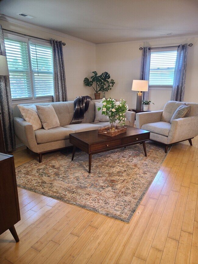 258 Evergreen Ave, Unit 2 in Hamilton, NJ - Foto de edificio - Building Photo