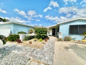 425 Penguin Dr in Satellite Beach, FL - Building Photo - Building Photo