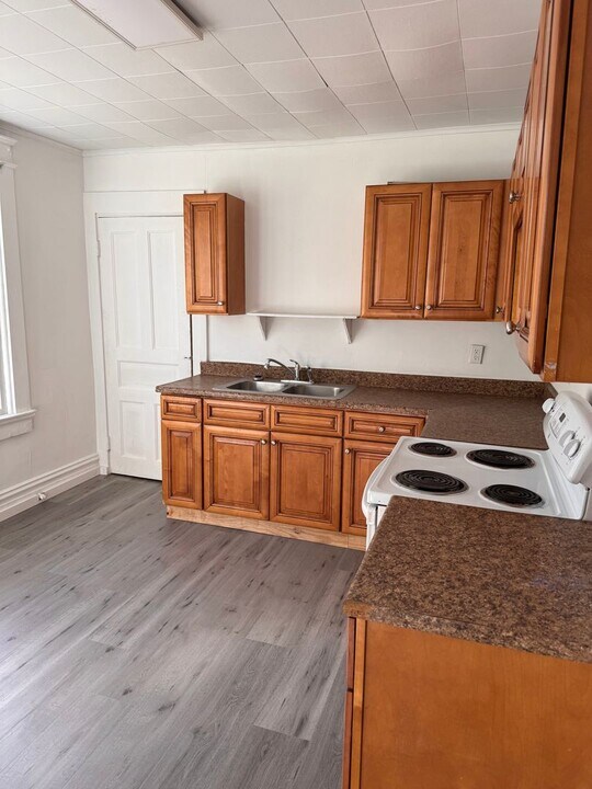 430 E Sheridan Ave in New Castle, PA - Building Photo