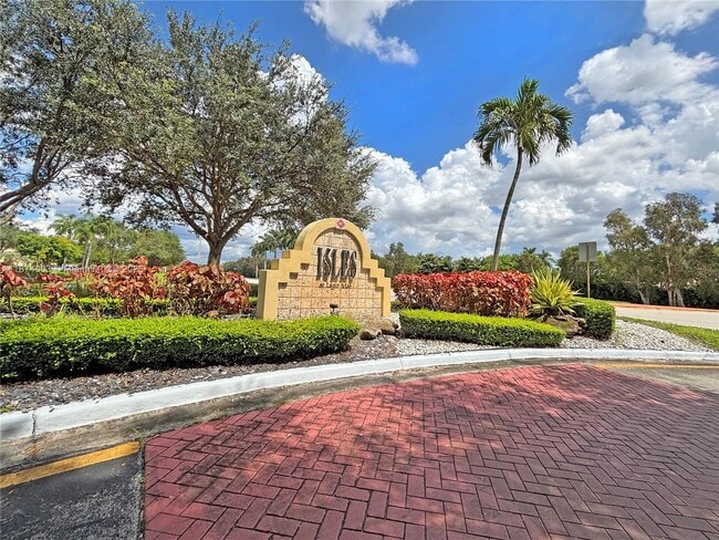 property at 643 Vista Isles Dr