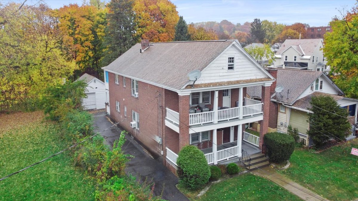 54 Meadowlawn Ave in Troy, NY - Building Photo