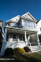 603 1st St in Watervliet, NY - Building Photo