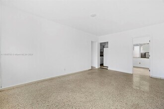 800 83rd St, Unit 2 in Miami Beach, FL - Building Photo - Building Photo