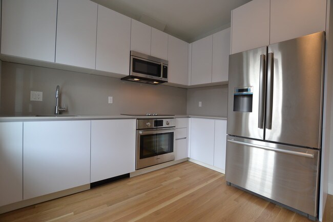 70 Kirkwood Rd, Unit 7d in Boston, MA - Foto de edificio - Building Photo