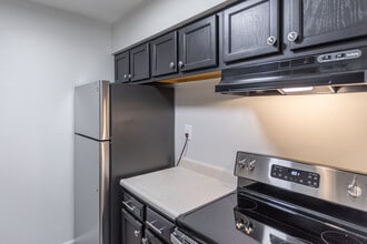 Day Heights Meadows in Milford, OH - Foto de edificio - Interior Photo