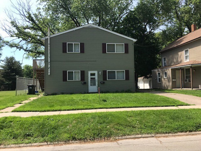 309 Myrtle Ave, Unit #2 in Iowa City, IA - Building Photo
