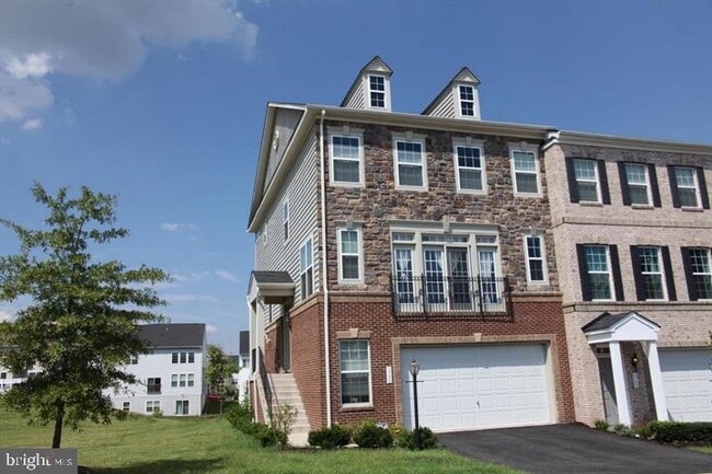 property at 1720 Moultrie Terrace NE