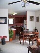 1118 Prairie du Chien Rd, Unit 1 in Iowa City, IA - Building Photo - Building Photo