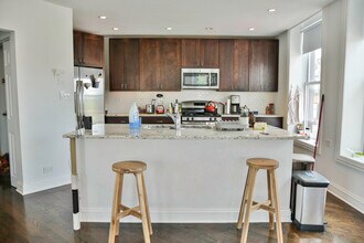 2450 N Milwaukee Ave, Unit 3f in Chicago, IL - Building Photo - Building Photo