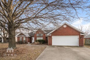 4349 W Bell Flower Dr in Fayetteville, AR - Building Photo