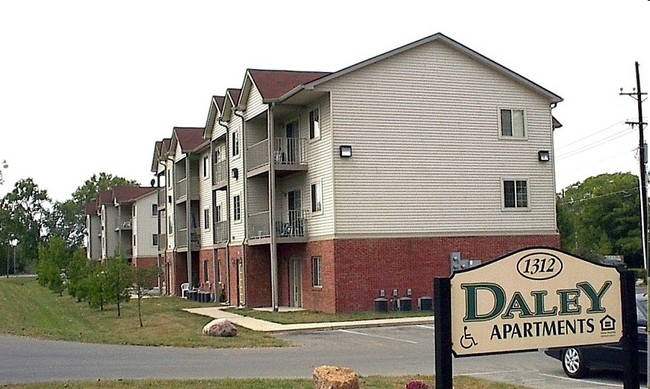 Daley Apartments in Muncie, IN - Building Photo - Building Photo