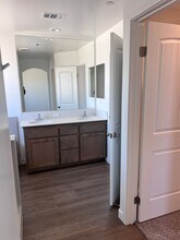 7311 Millers Pt Ln in Bakersfield, CA - Building Photo - Building Photo