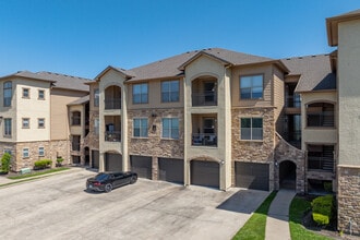PARK AVENUE AT BOULDER CREEK in Houston, TX - Foto de edificio - Building Photo