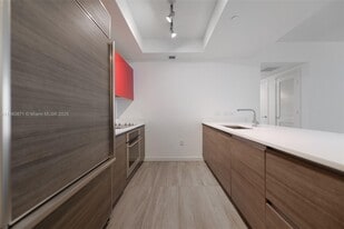 1100 S Miami Ave in Miami, FL - Building Photo