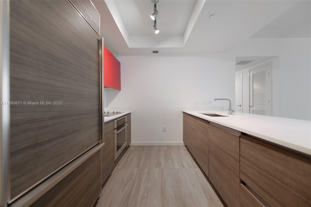 1100 S Miami Ave in Miami, FL - Building Photo