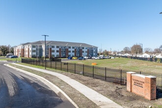 Lexington Place in Portsmouth, VA - Foto de edificio - Building Photo