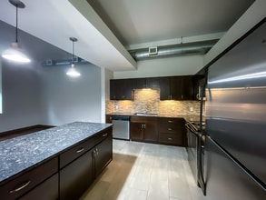 114 State St in Bridgeport, CT - Foto de edificio - Building Photo