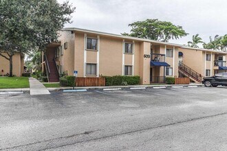 6051 10th Ave N in Greenacres, FL - Building Photo - Building Photo