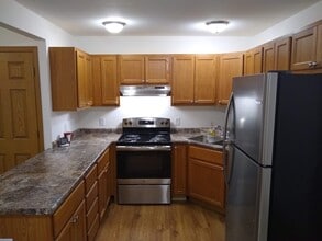 Crown Pointe Townhomes - Shiloh in O'Fallon, IL - Building Photo - Building Photo