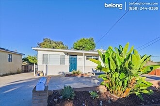 2563 Roseview Pl in San Diego, CA - Foto de edificio - Building Photo