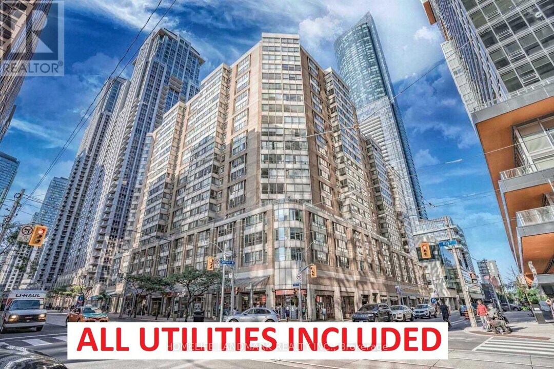 717-717 Bay St. in Toronto, ON - Building Photo