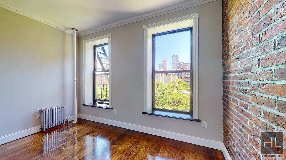 Tenth Avenue in New York, NY - Building Photo