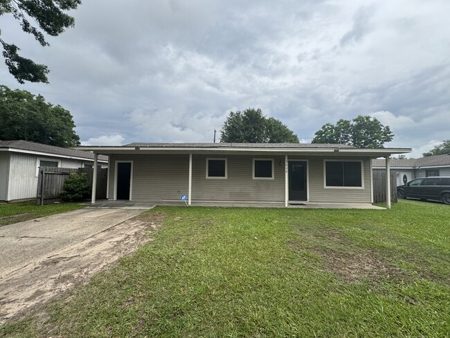 3608 Edgemont Dr in Orange, TX - Building Photo - Building Photo