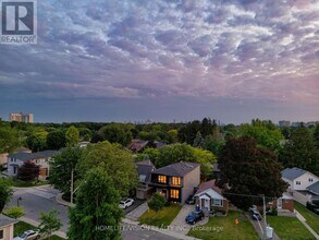 44 Doris Dr in Toronto, ON - Building Photo - Building Photo