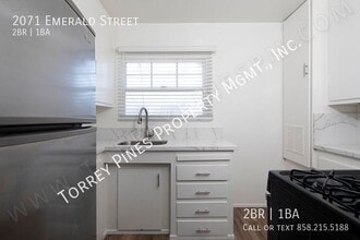 2071 Emerald St in San Diego, CA - Foto de edificio - Building Photo