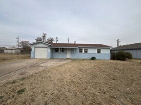 1711 E 1st St in Lubbock, TX - Building Photo