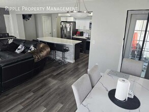 1512-1202 202 St NW in Edmonton, AB - Building Photo - Building Photo