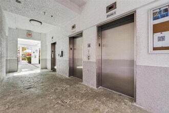 15051 Royal Oaks Ln in North Miami, FL - Building Photo - Building Photo