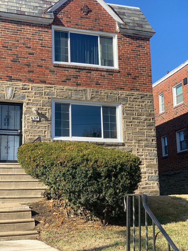 6324 Crescentville Rd, Unit #2 in Philadelphia, PA - Foto de edificio - Building Photo