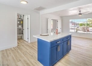 908 Canosa Ave in Las Vegas, NV - Foto de edificio - Building Photo