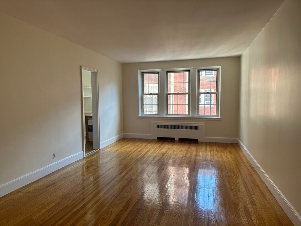 7 Concord Ave, Unit 110 in Cambridge, MA - Foto de edificio
